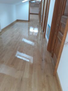 Podeaua roșcată, oglinda copilăriei dusumea stejar rustic