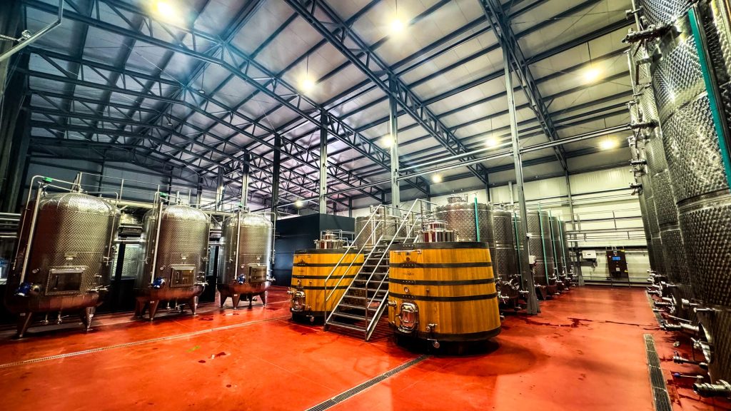 Frisomat-Hala-Crama-Vin-Hala-Metalica-1-scaled