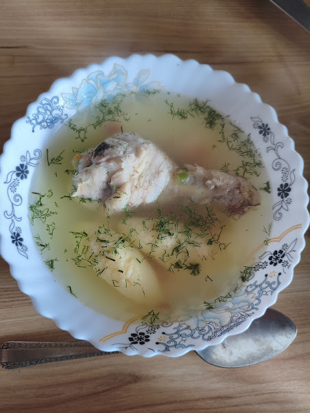 supa cu găluști și pulpa de pui